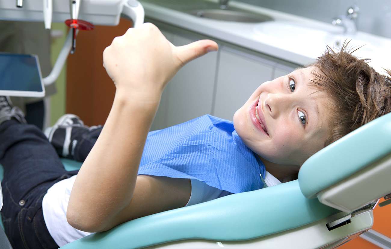 Enfant visite chez le dentiste à Roanne